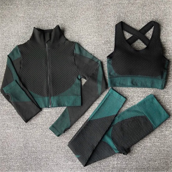 BRAND NEW IN PACKAGE Yoga/Fitness 3- Piece Set.      * NEVER WORN - Picture 2 of 5